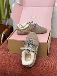 ЖЕНСКИЕ ЗАМШЕВЫЕ КРОССОВКИ MIU MIU БЕЖЕВЫЕ