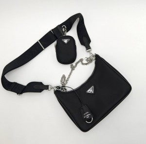ЖЕНСКАЯ СУМКА PRADA RE-EDITION 2000 ЧЕРНАЯ