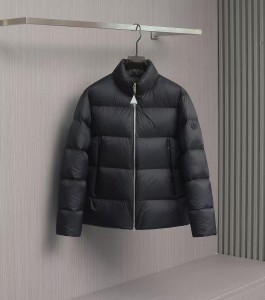 МУЖСКОЙ ПУХОВИК MONCLER ЧЕРНЫЙ