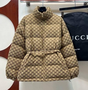 ЖЕНСКИЙ БЕЖЕВЫЙ ПУХОВИК GUCCI