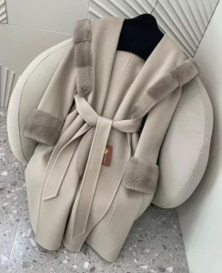 ЖЕНСКОЕ ПАЛЬТО С МЕХОМ LORO PIANA