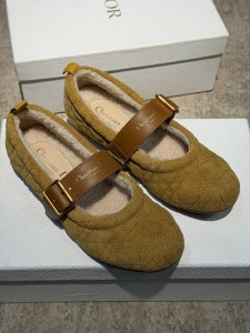 ЖЕНСКИЕ ЗАМШЕВЫЕ БАЛЕТКИ С МЕХОМ CHRISTIAN DIOR БЕЖЕВЫЕ