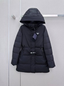 ЖЕНСКИЙ ЧЕРНЫЙ ПУХОВИК С ПОЯСОМ PRADA