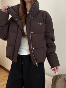 ЖЕНСКИЙ ШОКОЛАДНЫЙ ПУХОВИК PRADA