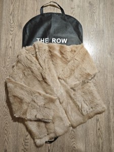 ЖЕНСКАЯ БЕЖЕВАЯ ШУБА THE ROW