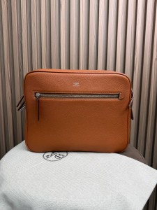 МУЖСКАЯ КОЖАНАЯ СУМКА КЛАТЧ HERMES КОРИЧНЕВАЯ МУЖСКАЯ КОЖАНАЯ СУМКА КЛАТЧ HERMES КОРИЧНЕВАЯ