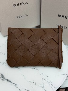 МУЖСКАЯ СУМКА КЛАТЧ BOTTEGA VENETA DIAGO КОРИЧНЕВАЯ
