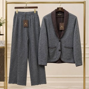 ЖЕНСКИЙ ШЕРСТЯНОЙ КОСТЮМ LORO PIANA СЕРЫЙ