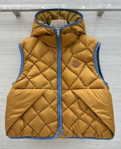 ЖЕНСКИЙ ЖИЛЕТ MONCLER СВЕТЛО-КОРИЧНЕВЫЙ