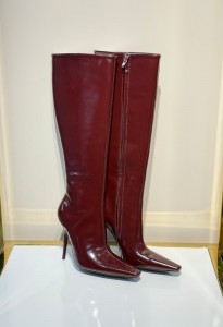 ЖЕНСКИЕ БОРДОВЫЕ КОЖАНЫЕ САПОГИ НА ШПИЛЬКЕ  SAINT LAURENT