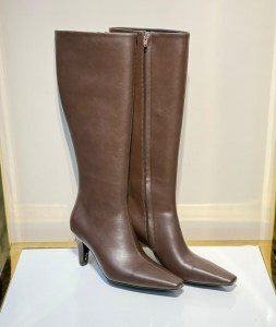 ЖЕНСКИЕ ШОКОЛАДНЫЕ  КОЖАНЫЕ САПОГИ  SAINT LAURENT