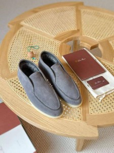 МУЖСКИЕ ЗАМШЕВЫЕ БОТИНКИ С МЕХОМ  LORO PIANA СВЕТЛО-СЕРЫЕ