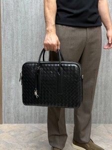ЧЕРНЫЙ КОЖАНЫЙ ПОРТФЕЛЬ BOTTEGA VENETA ЧЕРНЫЙ