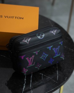 Сумка месенджер LV