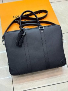 Портфель Lv
