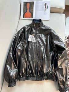 Кожаный бомбер двухсторонний Balenciaga