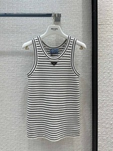 Майка Prada