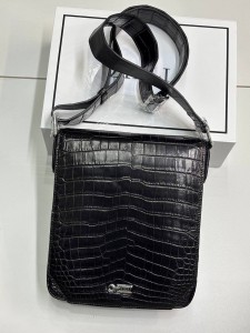 Крокодиловая сумка Zilli