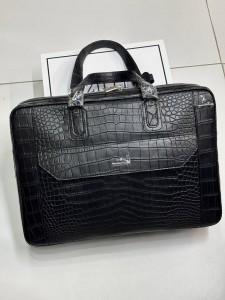 Крокодиловый портфель Zilli