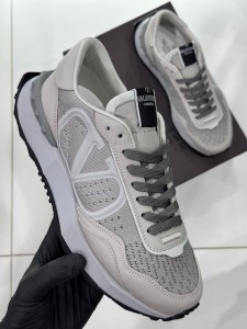 Кроссовки Valentino