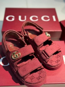 Сандалии Gucci