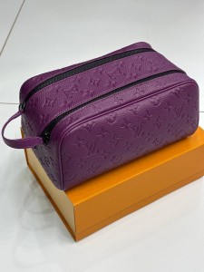 Косметичка Lv