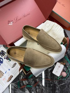 Лоферы Loro Piana с вставками Крокодила