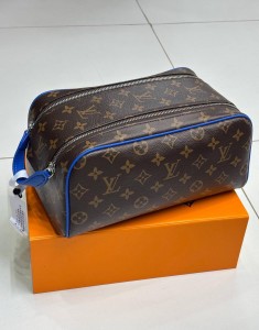 Косметичка Lv