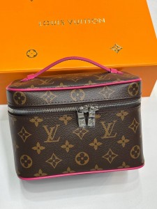 Косметичка Lv