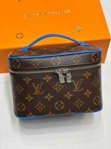 Косметичка Lv